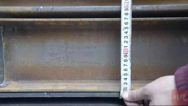 德胜隧道所用支护钢架与常规隧道支护钢架尺寸对比，外层为德胜隧道支护钢架。