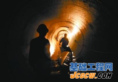 奋战六百天向港输气管道工程一次投产成功