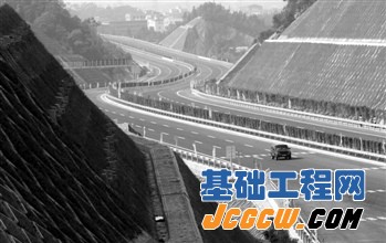 资料图。 各地规划建设20万公里高速路专家称造价很高债务咋办