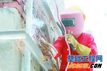 建筑工年薪超10万 人工费上涨是趋势