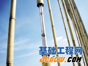 　　&ldquo;裸身&rdquo;悬拉索赫然醒目。