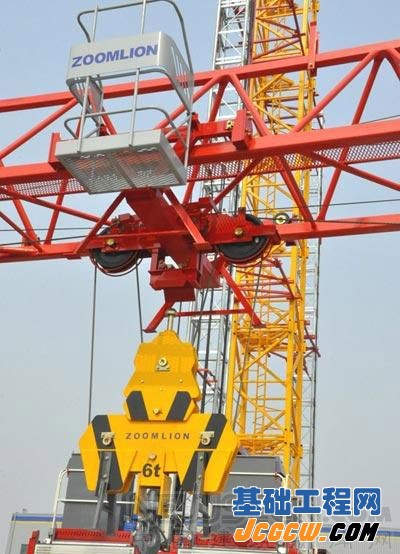 中联重科第3代升降机和擎天塔机全球首发