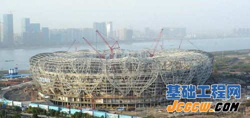杭州奥体中心惊现"鸟巢" 可容纳8万观众
