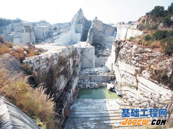 晋江永和一处废弃石窟