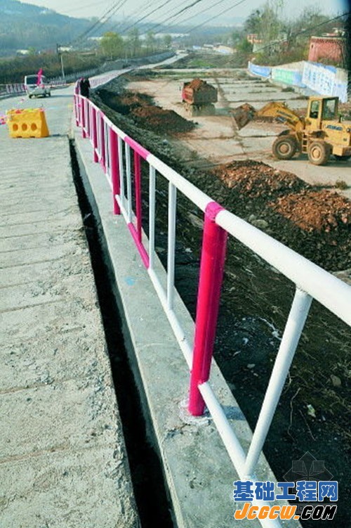 道路损坏非常严重