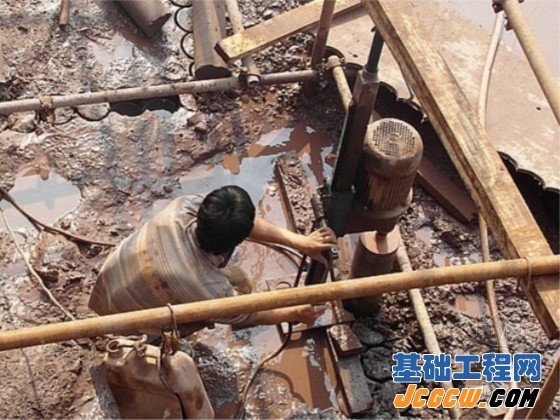 水磨钻机提高岩石基坑开挖效率