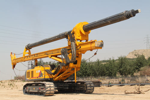 图1为大力金刚神XR360旋挖钻机进场。