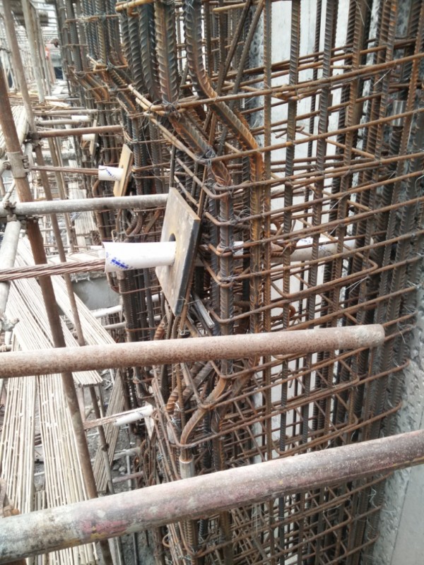 肋柱钢筋绑扎完毕