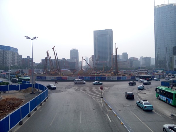 徐工旋挖钻机群闪耀武汉光谷广场