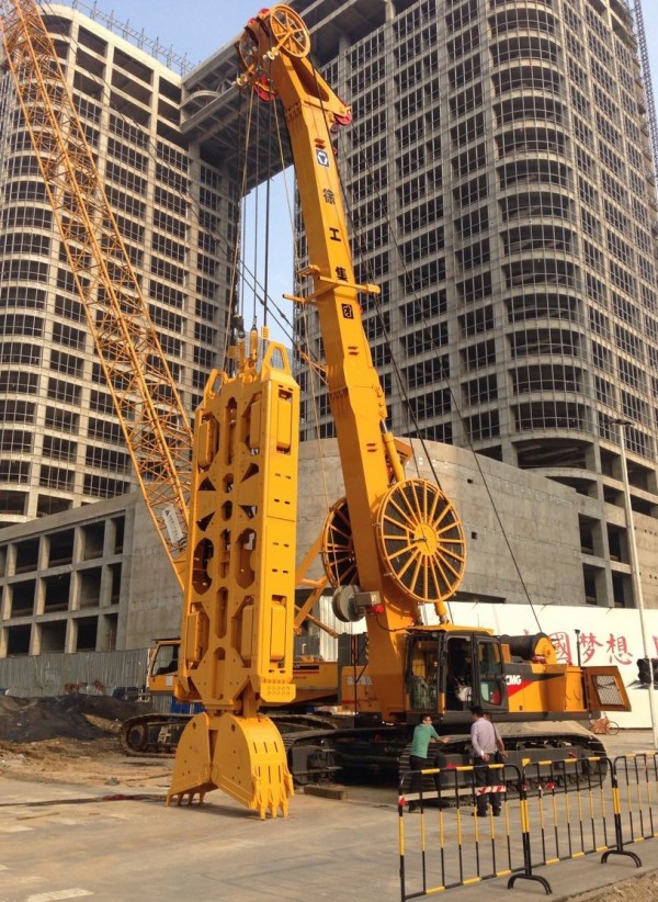 徐工连续墙液压抓斗中原大地显身手