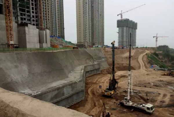 太原恒大山水城支护项目和地库工程桩基正在施工