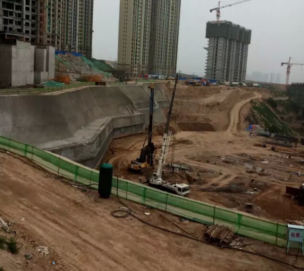 太原恒大山水城支护项目和地库工程桩基正在施工