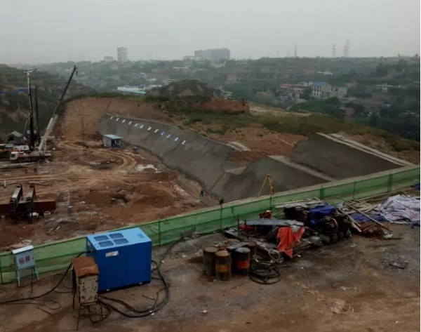 太原恒大山水城支护项目和地库工程桩基正在施工