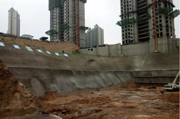 太原恒大山水城支护项目和地库工程桩基正在施工