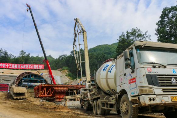 成贵铁路大方车站特大桥下部工程竣工