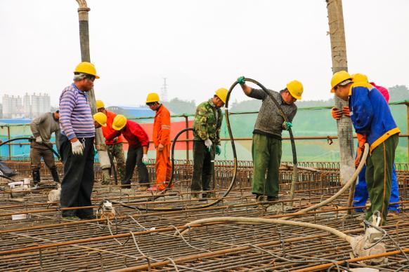 成贵铁路13标段支架连续梁通过首件工程评估