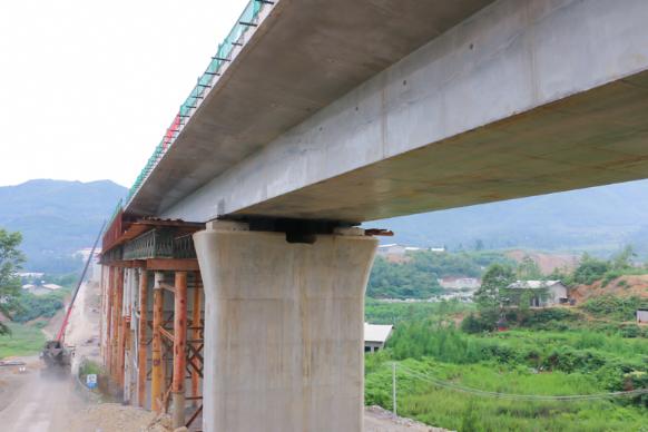 成贵铁路13标段支架连续梁通过首件工程评估