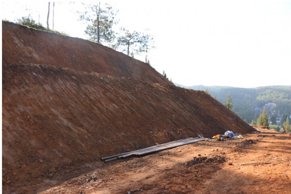 中铁二十一局三公司丽香铁路拉市海车站展开规模施工