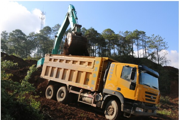 中铁二十一局三公司丽香铁路拉市海车站展开规模施工