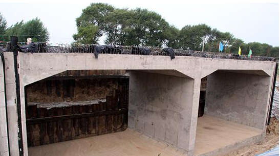 长白铁路项目部首个框构中桥主体工程完工