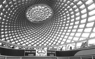 全球首例单层大跨度网壳穹顶钢结构工程于家堡高铁站日前竣工