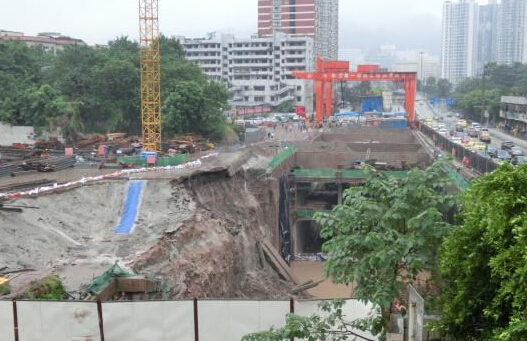 重庆沙坪坝一轨道施工基坑支护突发垮塌 疑因降雨所致