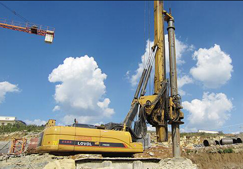 雷沃旋挖钻&ldquo;关爱之旅&rdquo;走进荆楚