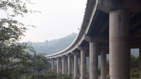 炎汝高速公路33标主体贯通