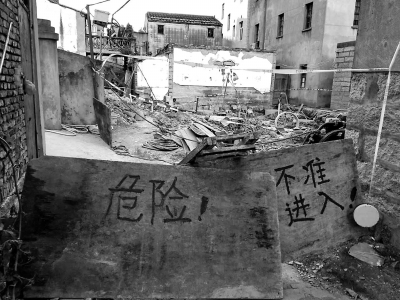 工人挖地基挖出一枚旧炮弹 疑是日军遗留物