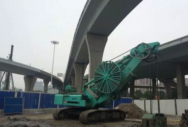 上海金泰SGL40低净空地连墙液压抓斗&ldquo;首秀&rdquo;江城