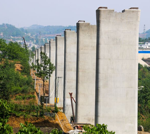 成贵铁路13标：8座桥梁下部工程完工