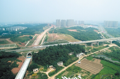 长株潭城际铁路长沙段架梁完工 年内启动铺轨