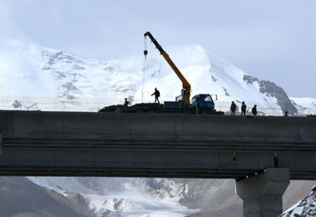 决战&ldquo;雪山一号&rdquo; 世界在建海拔最高公路隧道