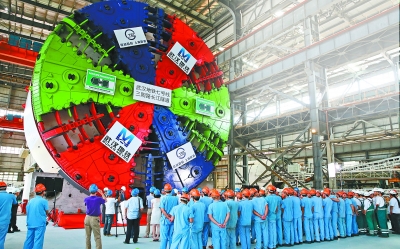 武汉地铁&ldquo;私人定制&rdquo;&ldquo;巨无霸&rdquo;盾构机