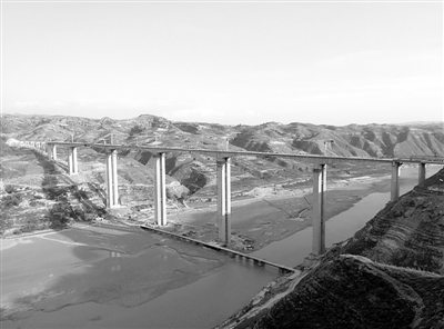 一桥跨陕晋 天堑变通途&mdash;延（川）延（安）高速公路黄河特大桥胜利合龙