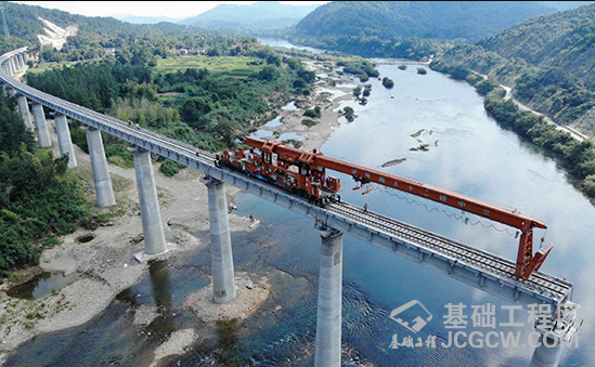 皖赣铁路浯溪口水库改线工程架梁施工进入最后冲刺阶段