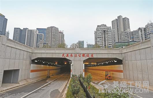 图为:位于汉口澳门路的主线出入口 图为:位于汉口澳门路的主线出入口