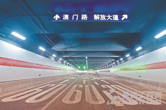 图为:武汉长江公铁隧道通车在即 图为:武汉长江公铁隧道通车在即