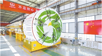 国内最大直径泥水平衡盾构机在郑下线 水平世界一流