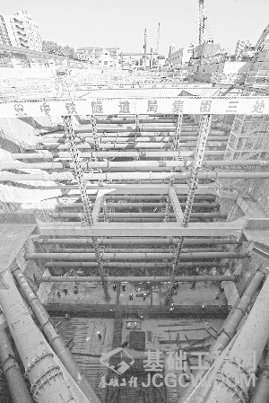 南昌地铁首个地下四层车站开始主体施工 深度达34米 南昌地铁首个地下四层车站开始主体施工 深度达34米