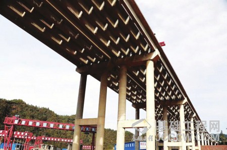 巴万高速陈家岭大桥完成架梁 巴万高速陈家岭大桥完成架梁