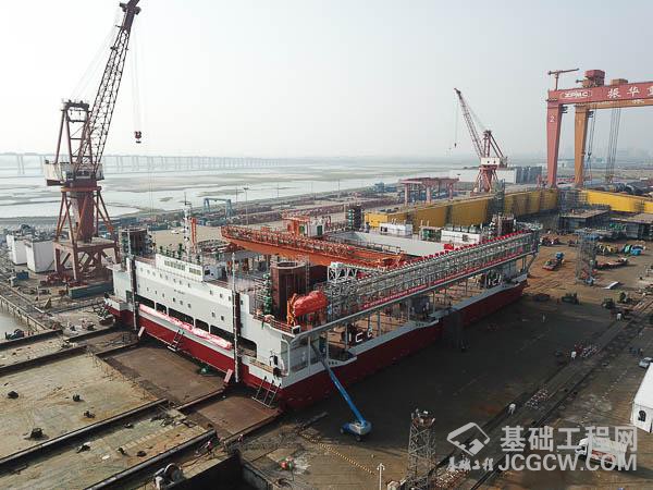 世界最大自升式碎石铺设整平船&ldquo;一航津平2&rdquo;