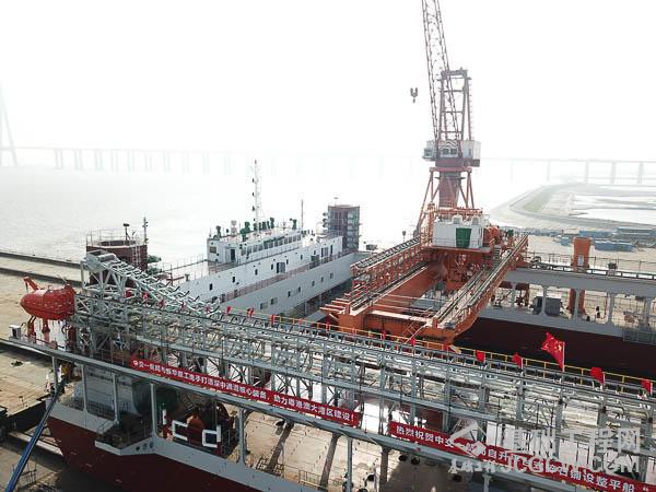 世界最大自升式碎石铺设整平船&ldquo;一航津平2&rdquo;