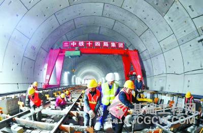 去年11月20日，京张铁路全线唯一采用盾构法施工的隧道&mdash;&mdash;清华园隧道贯通。