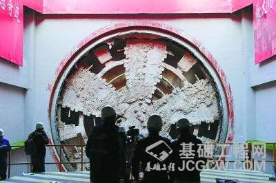 去年11月20日，京张铁路全线唯一采用盾构法施工的隧道&mdash;&mdash;清华园隧道贯通。