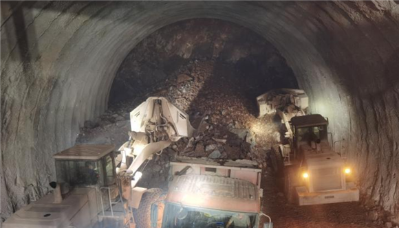 施工现场。通讯员 向勇 摄