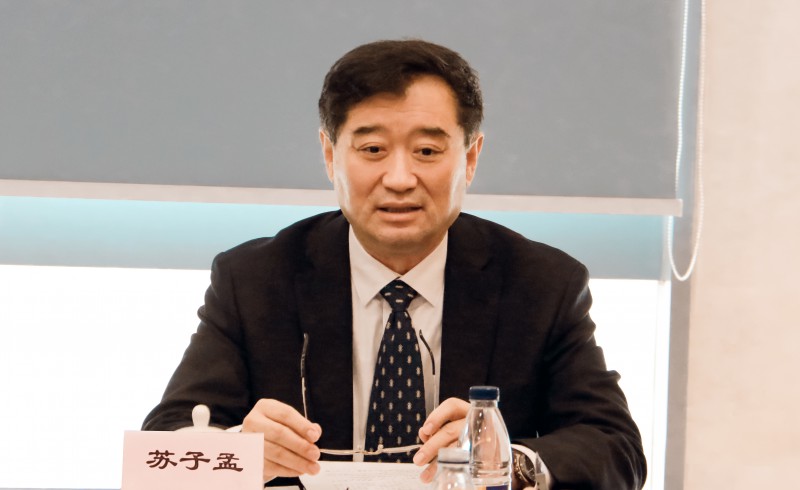 协会会长苏子孟作《工程机械行业发展形势与当前主要工作》主题讲话1