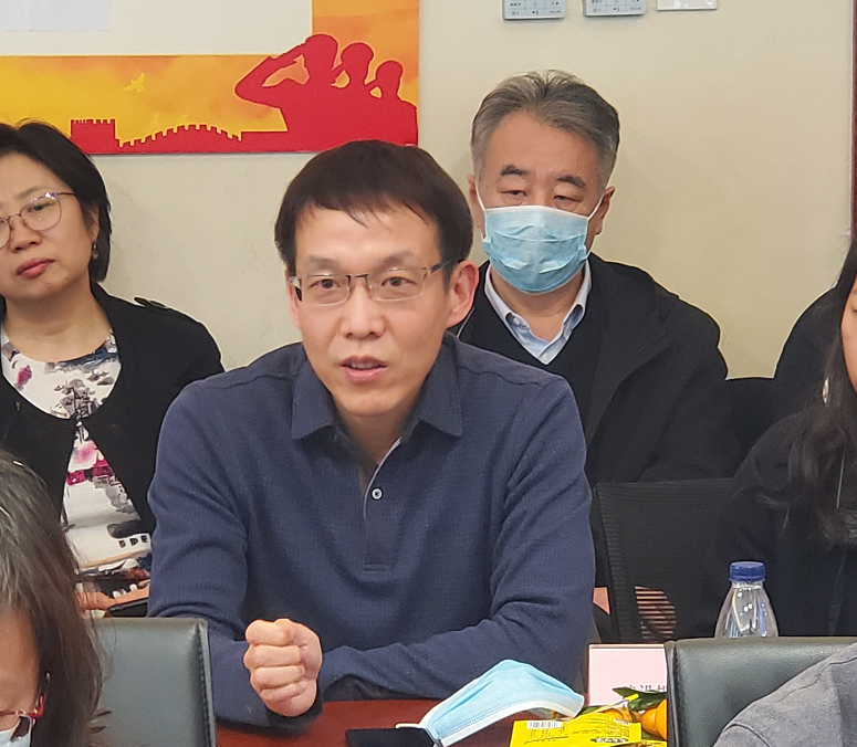 建设机械技术与管理杂志社主编王刚在交流环节讲话