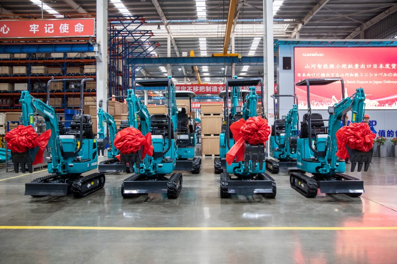 2021年3月3日，山河智能微小型挖掘机批量发往日本